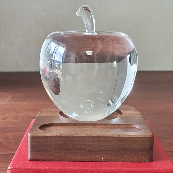Optic Crystal Apple with Podium with Rout Base in Original Box NIB Teacher Award - Picture 3 of 13